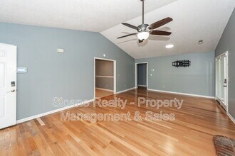 5212 Elba Dr in North Charleston, SC - Foto de edificio - Building Photo