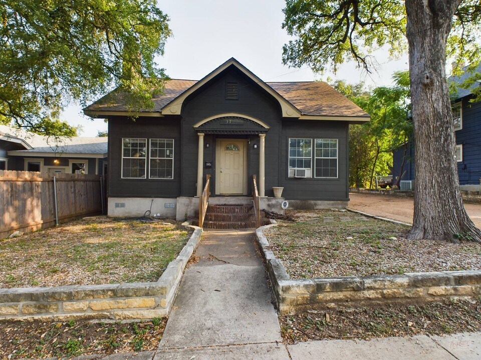 1100 W 22nd St in Austin, TX - Building Photo