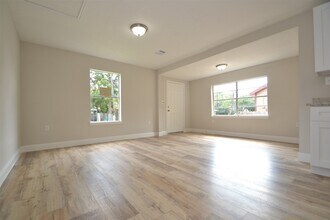 911 Whitaker Ave in Pasadena, TX - Building Photo - Building Photo