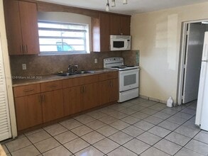 3321 SW 91 Ave in Miami, FL - Building Photo - Building Photo