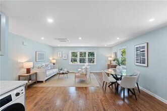 7 Laneway Ct in Narragansett, RI - Building Photo - Building Photo