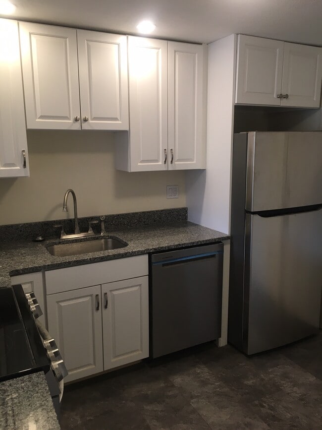 881 Main St, Unit #13 in Walpole, MA - Building Photo - Building Photo