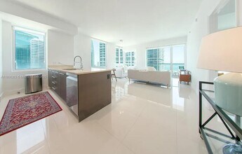500 Brickell Ave, Unit 4101 in Miami, FL - Building Photo - Building Photo