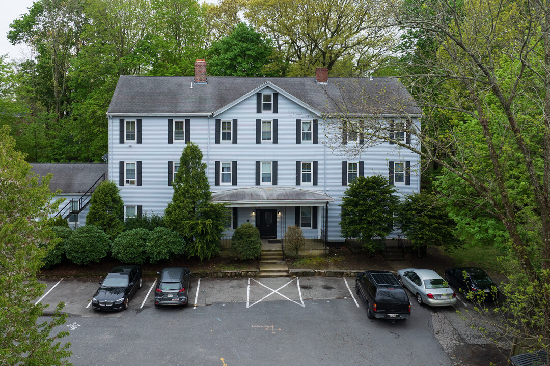 33 Rockland St in Canton, MA - Foto de edificio