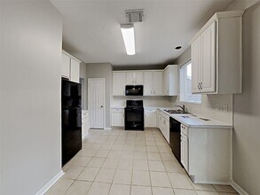 9003 Cypress Square Dr in Spring, TX - Building Photo - Building Photo
