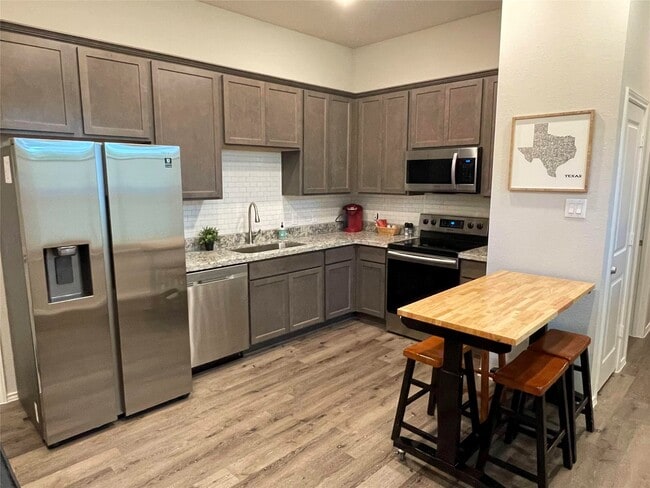 16888 W Ivanhoe St in Montgomery, TX - Building Photo - Building Photo