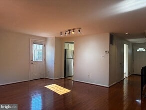 14428 Black Horse Ct in Centreville, VA - Building Photo - Building Photo