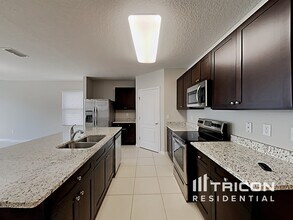 309 Aberdeen Dr in Davenport, FL - Building Photo - Building Photo