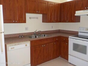 3218 Vista Oaks Cir NE in Palm Bay, FL - Building Photo - Building Photo