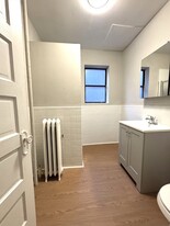 32 Juniper St, Unit 32 Apartamentos