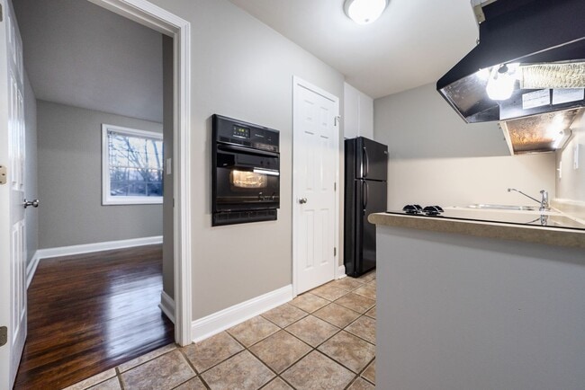 110 Brookside Dr. - Cedar Apartments in Clarksville, TN - Building Photo - Interior Photo