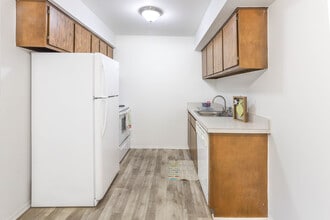 Hanover Court Apartments in Sterling Heights, MI - Building Photo - Interior Photo
