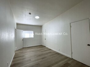 1049 E 21st St in Long Beach, CA - Building Photo - Building Photo