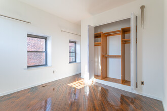 Mariners Court Apartments in Philadelphia, PA - Building Photo - Interior Photo