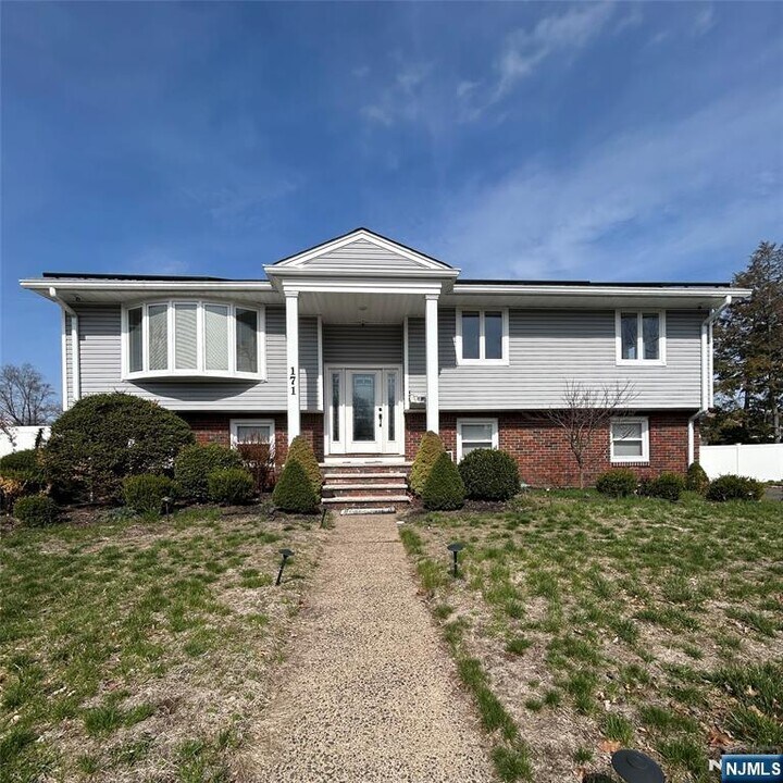 171 Truman Terrace in Paramus, NJ - Building Photo