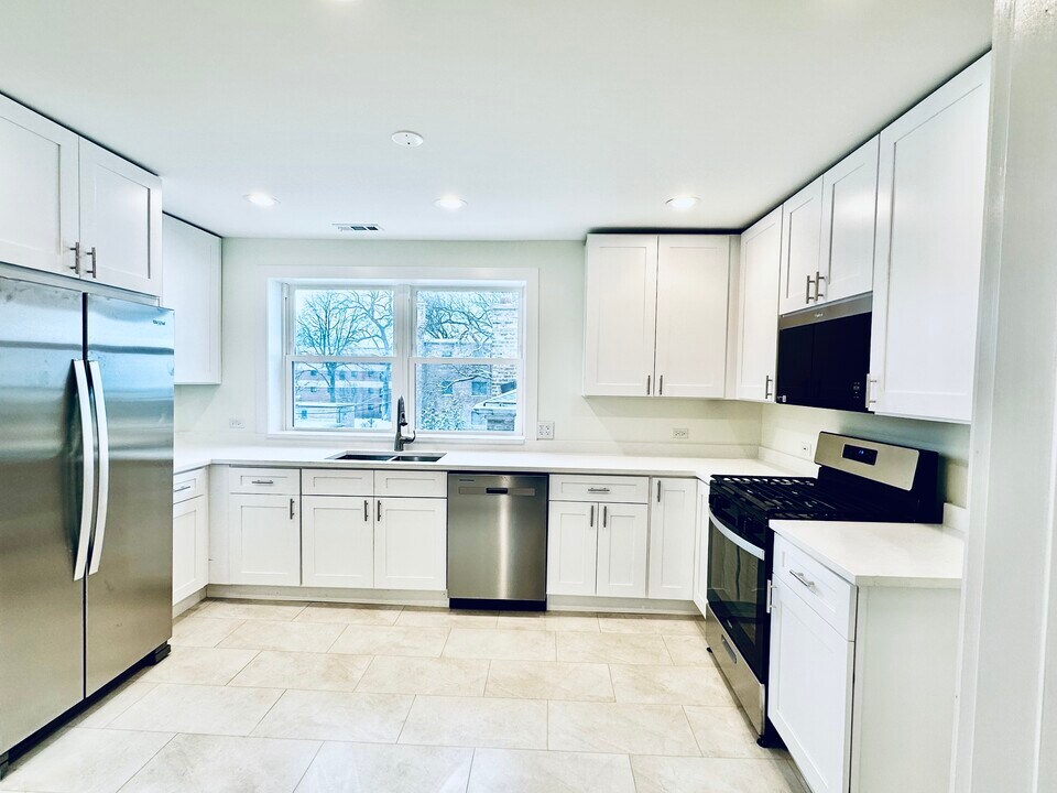 232 Callan Ave, Unit 3 in Evanston, IL - Building Photo