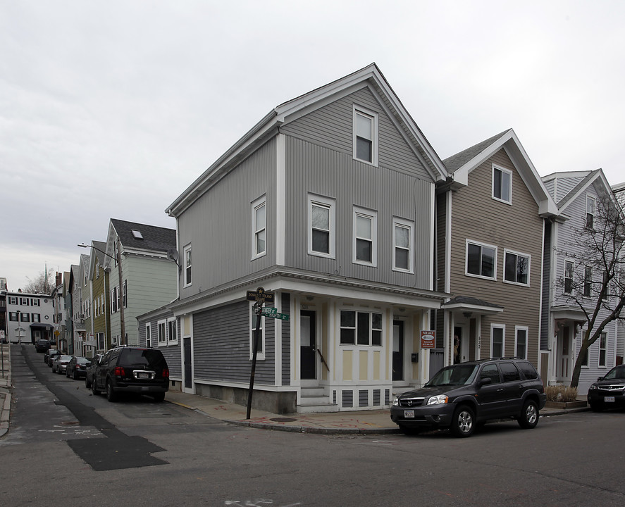 528-530 E Eighth St in South Boston, MA - Building Photo