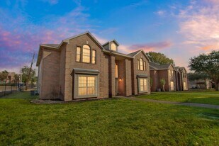 Stone Hill in Brenham, TX - Building Photo