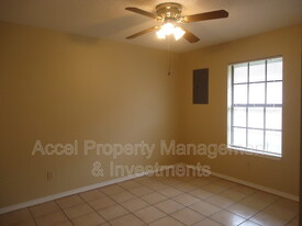 2103 N Paradise Dr in Pharr, TX - Building Photo - Building Photo