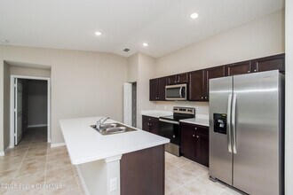 2267 Whiteside Ave SE in Palm Bay, FL - Building Photo - Building Photo