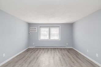 Holly Brook Apartments in Vestal, NY - Building Photo - Interior Photo