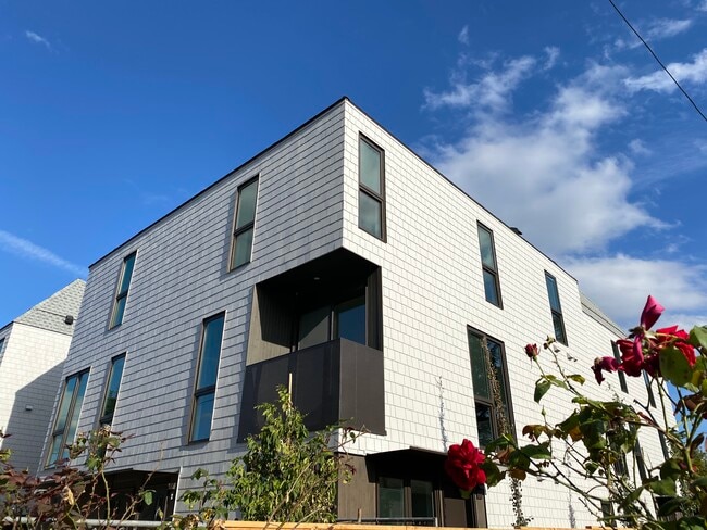 Tacoma Commons in Portland, OR - Building Photo - Building Photo