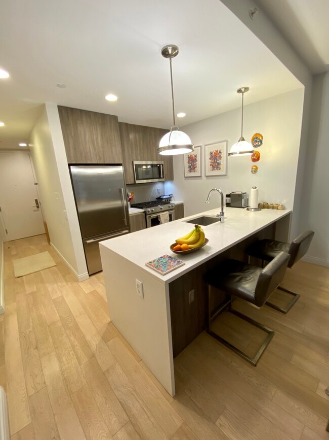 160 1st St, Unit 406 in Jersey City, NJ - Building Photo - Building Photo