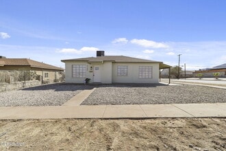 3100 McKinley Ave in El Paso, TX - Building Photo - Building Photo