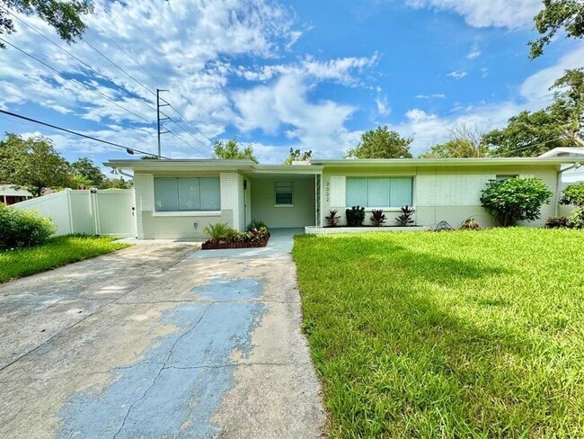 property at 3002 E Elm St