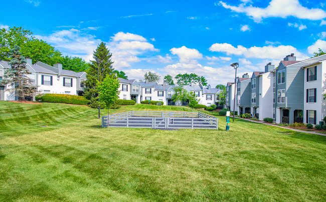 MAA Village in Lexington, KY - Foto de edificio - Building Photo