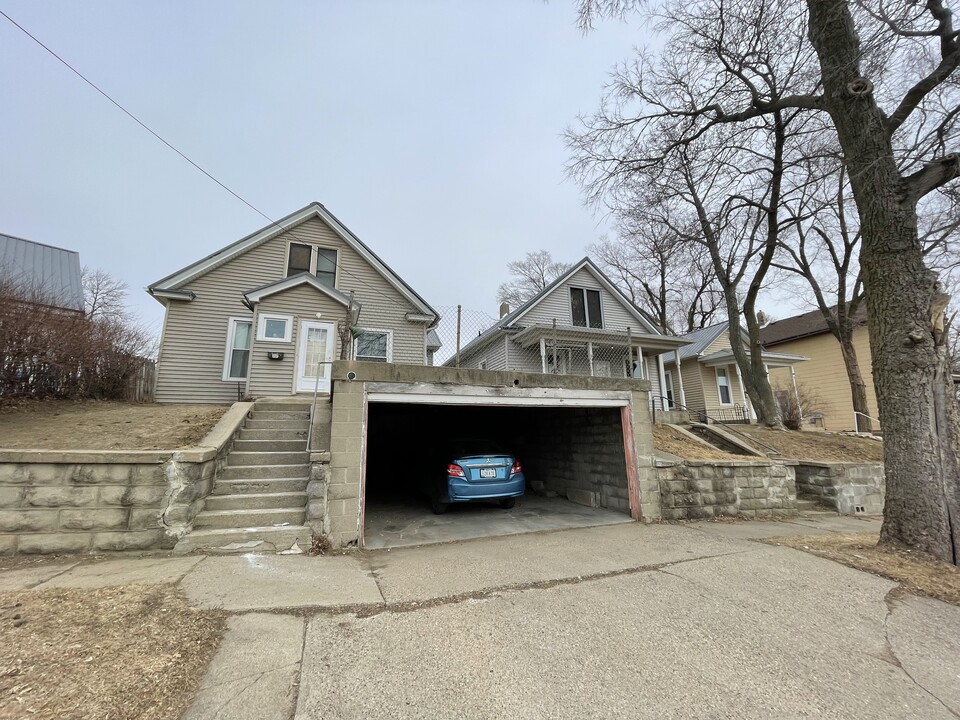 715 W 2nd St in Sioux City, IA - Building Photo