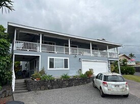 77-6561-6561 Ali‘i Dr in Kailua Kona, HI - Building Photo