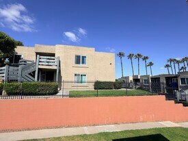 433 Autumn Dr in San Marcos, CA - Building Photo