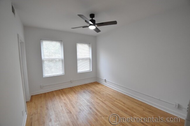 1029 N Wood St, Unit #2 in Chicago, IL - Building Photo - Building Photo