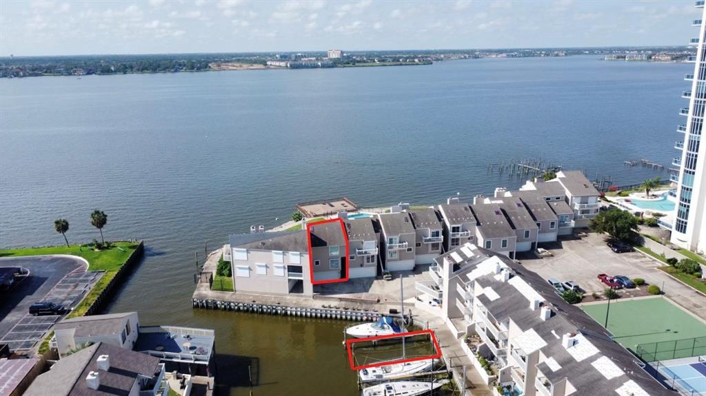 10 Mariner Village Dr in Seabrook, TX - Building Photo