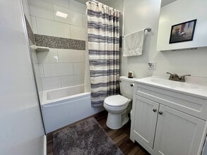 1012 Scottsdale Dr in Champaign, IL - Foto de edificio - Building Photo