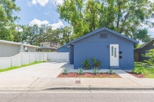118 W Sligh Ave in Tampa, FL - Building Photo