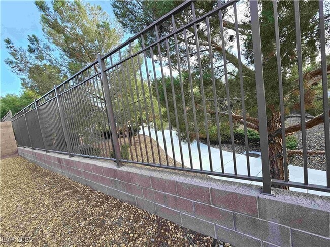 property at 2553 Chateau Clermont St