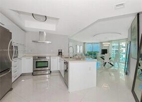 295 Sunny Isles Blvd in Sunny Isles Beach, FL - Building Photo