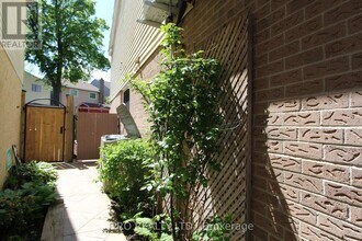 623 Hartfordshire Ln in Mississauga, ON - Building Photo - Building Photo