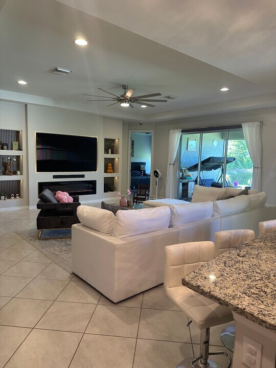 2024 SW 41st St in Cape Coral, FL - Foto de edificio