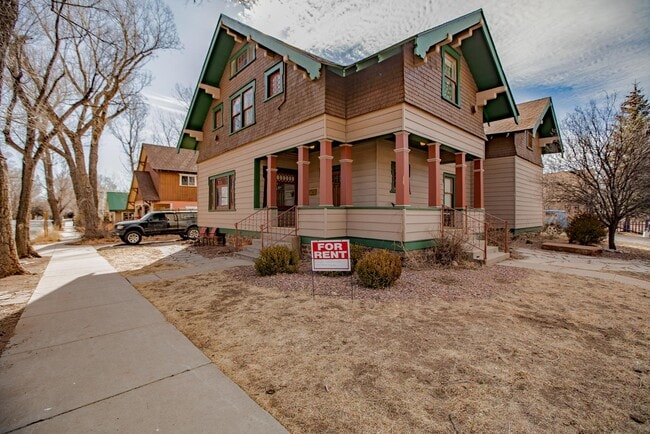 property at 621 W Cherry Ave