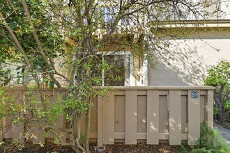 125 Connemara Way in Sunnyvale, CA - Building Photo - Building Photo