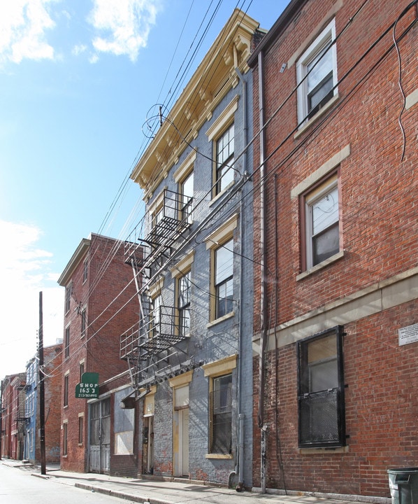 1655 Hamer St in Cincinnati, OH - Foto de edificio