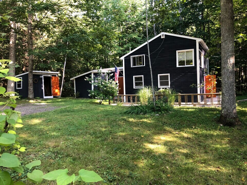 92 Rockaway Rd in Falmouth, ME - Building Photo