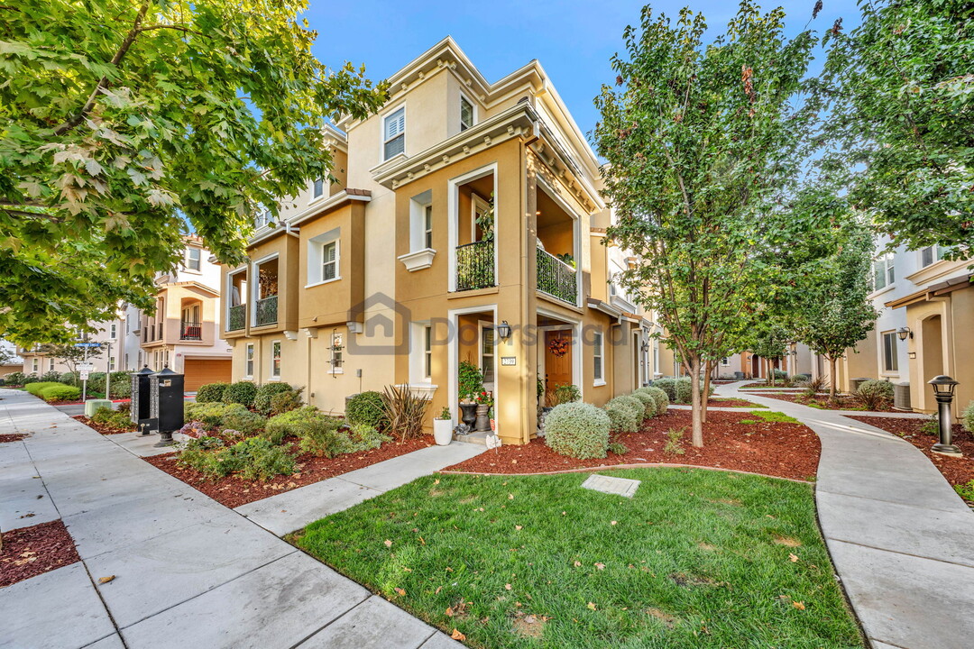 2739 Montecito Vista Way in San Jose, CA - Building Photo