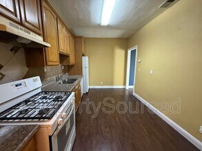 139 W Yosemite Ave in Manteca, CA - Building Photo - Building Photo