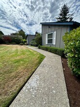 8106-8108-8108 41st St Ct W in University Place, WA - Building Photo - Building Photo