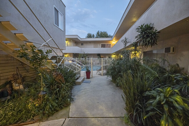 The Copa Apartments in Los Angeles, CA - Foto de edificio - Building Photo