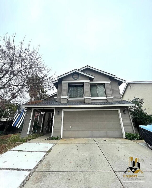 8420 Oak Flat Way in Antelope, CA - Building Photo